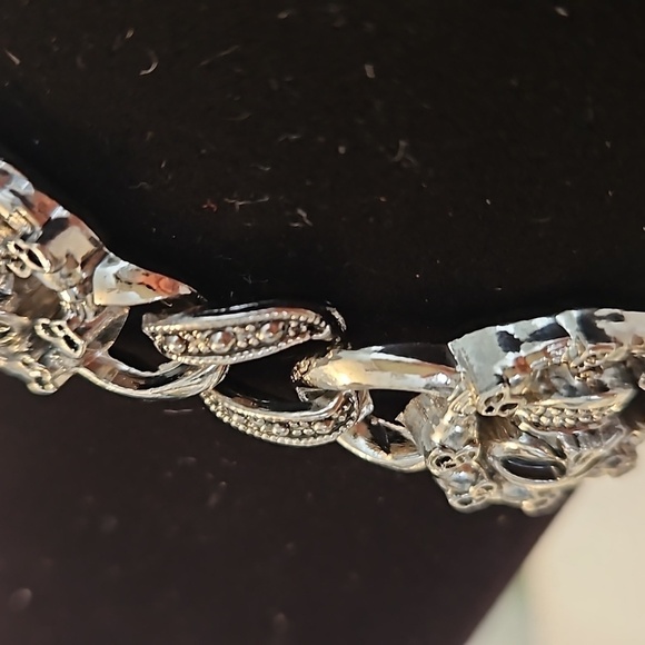 SKULL Antiqued Silverstone 8" Long Bracelet - Picture 5 of 9